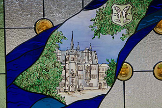 Echte Glasmalerei mit Motiv Saalfelder Rathaus