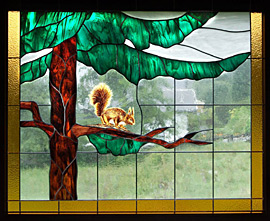Bleiglasfenster mit Eichhörchen